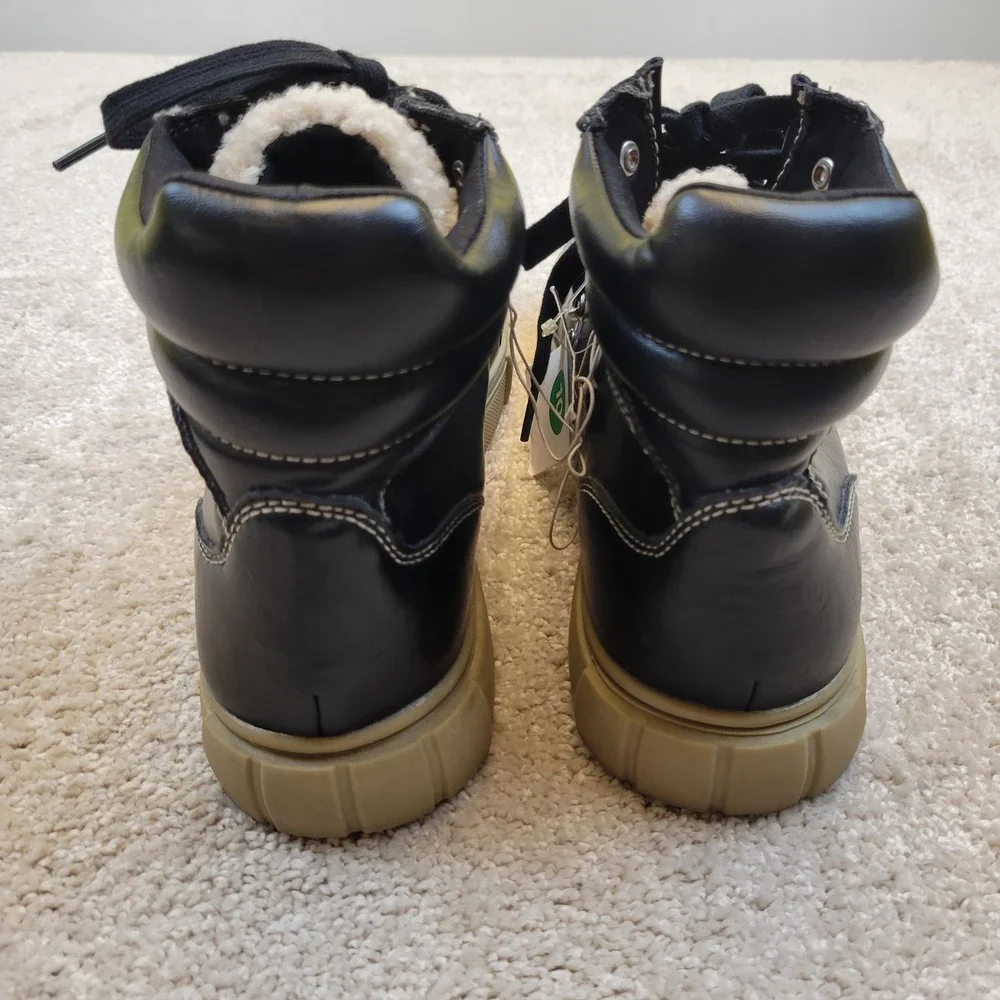 NWT Womens Universal Thread Kimber Sherpa Tongue Boots BLACK Size 10 Memory Foam